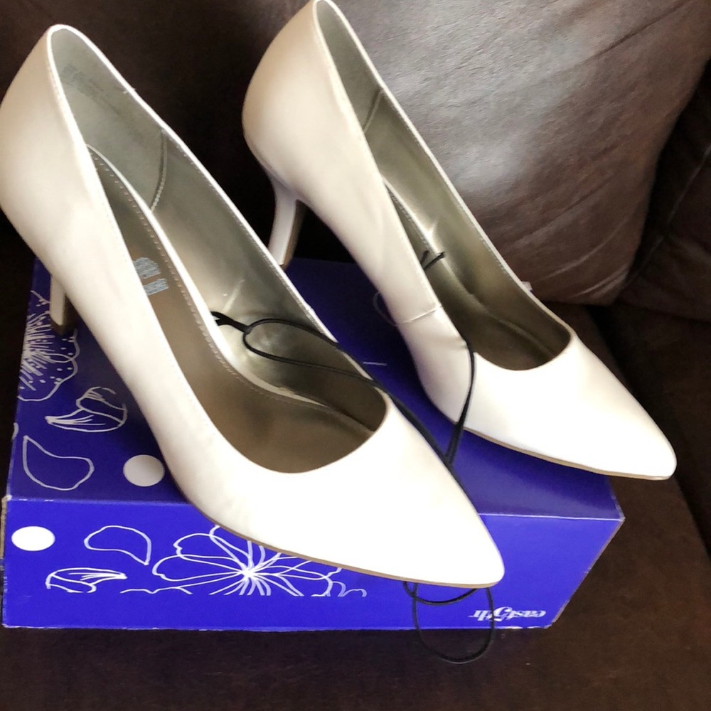 East 5th Women's  Dorit Heels White New - Picture 4 of 8